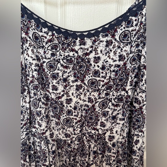Torrid Black and White Paisley Blouse tank top - Picture 6 of 8